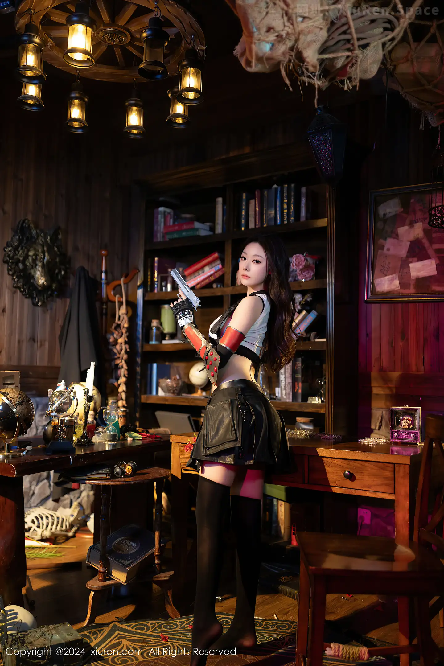 图片[4]-[XiuRen秀人网]VOL.8953 模特小逗逗性感黑色短裙露情趣吊带配黑丝袜秀曼妙身姿诱惑写真80P-秀人网官方网站